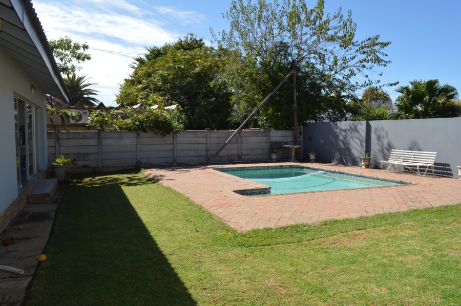 4 Bedroom Property for Sale in Flamwood North West